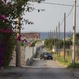 Da questo tratto parte anche strada Zuccararo, l�unica viuzza che permette, grazie a un recentissimo sottopasso della ferrovia, di raggiungere il mare
